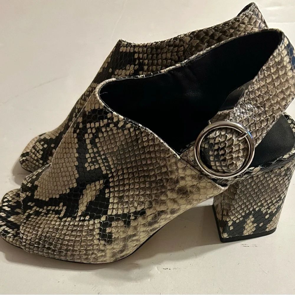 Via Spiga Python Roccia Sling
Back Elma Heels Size 7.5 (US) 37.5 (EU) - Picture 5 of 7